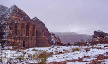 أمطار وثلوج العاصفة الثلجية على الأردن وفلسطين ولبنان وسوريا وشمال السعودية