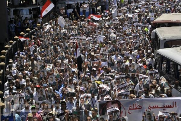 لا يفوتك : فيديو صدمة وإحراج على الهواء بقناة ساويرس من مسيرة مؤيدة لمرسي