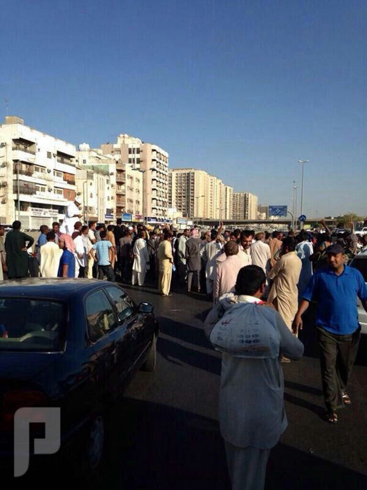 "مخالفون" يثيرون فوضى في جدة ويغلقون شارع الستين
