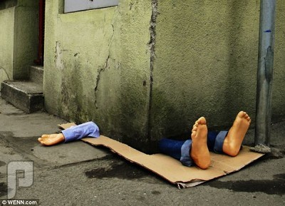 بالصور.. منحوتة فنية تثير الذعر في شوارع "براغ"