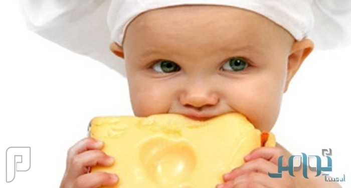 الفوائد الغذائية للجبن والوقت المناسب لإطعامه للطفل