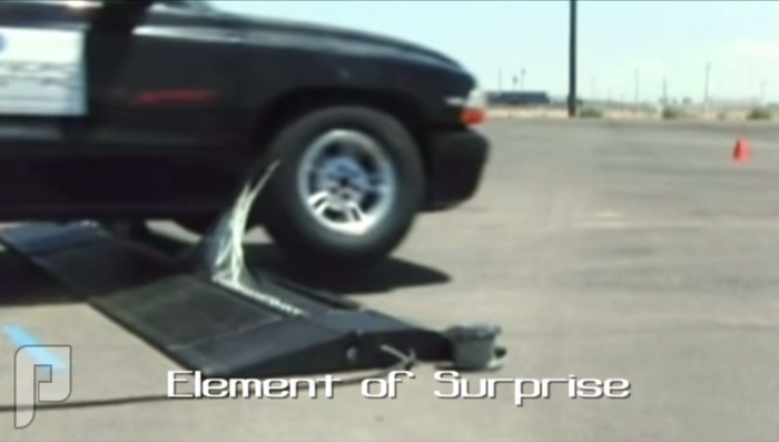 طريقة مبتكرة لإيقاف سيارات المجرمين الهاربين من الشرطة