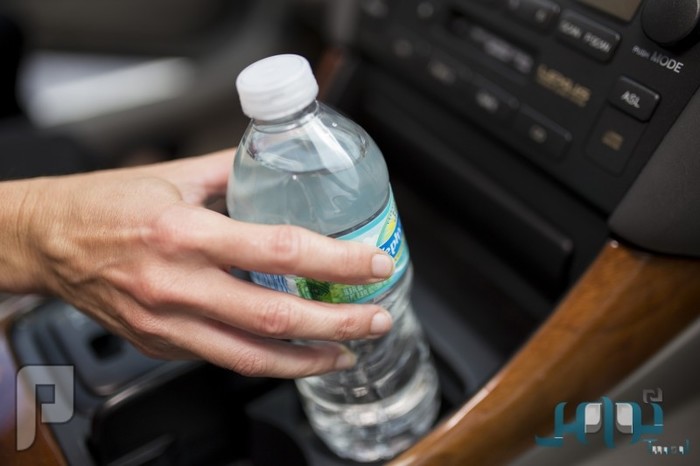 هل شرب المياه من القنينات البلاستيكية يضرّ بالصحة؟