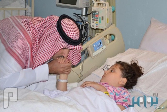 أمير المدينة يتكفل بطفلة سورية فقدَت أُسْرتها في حادث