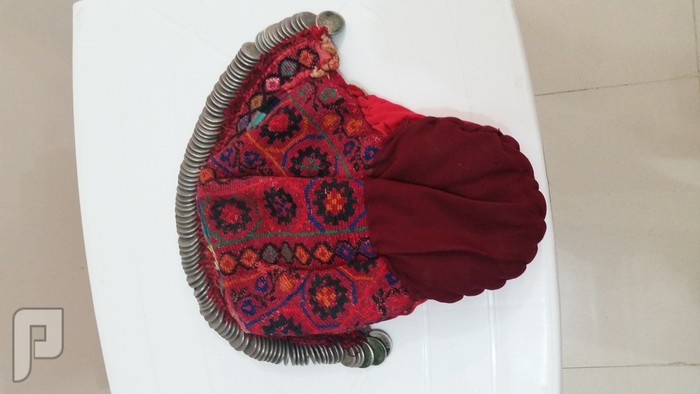 من نوادر التراث الفلسطيني -ثوب فلاحي وطاقية نسائيه عليها عملات عثمانية-قديم