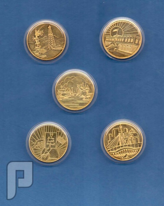 مجموعة تذكارات البحرين من الفضه داخل علبه مخمليه فخمه