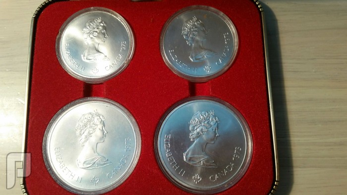 مجموعة تذكارات كندية لاليزبيث من الفضه داخل علبه فخمه