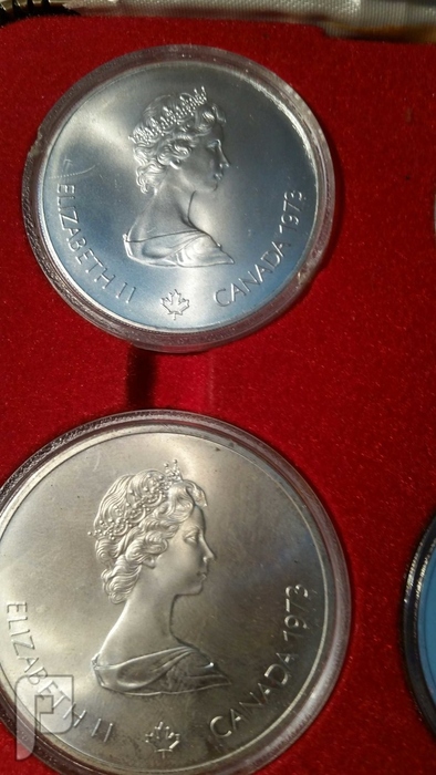 مجموعة تذكارات كندية لاليزبيث من الفضه داخل علبه فخمه