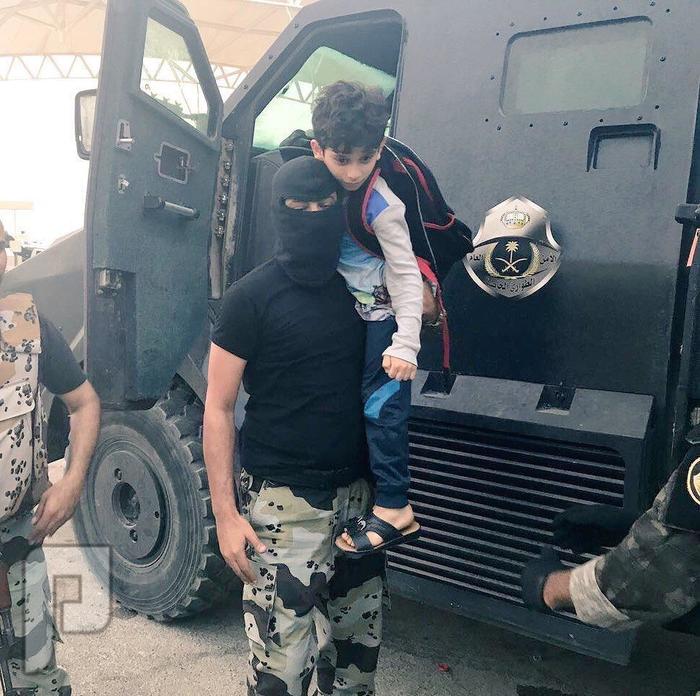 جهود رجال الأمن في حماية أهالي حي المسورة بالعوامية من نيران الإرهابيين
