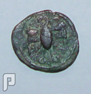 مجموعة من العملات الاثرية وبعض القطع