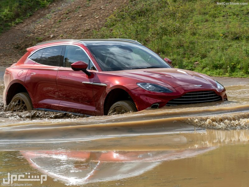 Aston Martin DBX Hyper Red (2021)