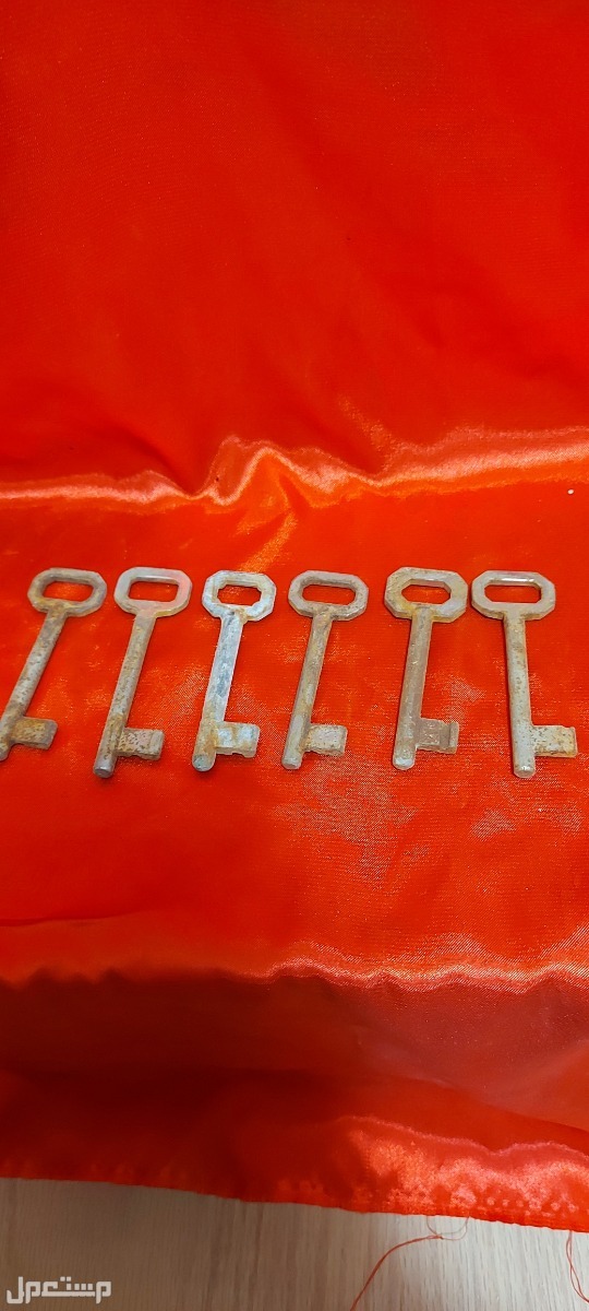 مفاتيح حديد تراثية قديمة