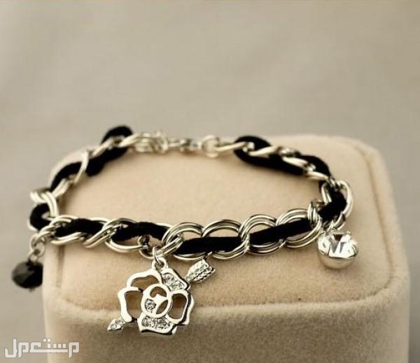 انسيالات كريستال رقيقة موضة 2022 لمختلف المناسبات انسيال مميز للجامعة والخروجات