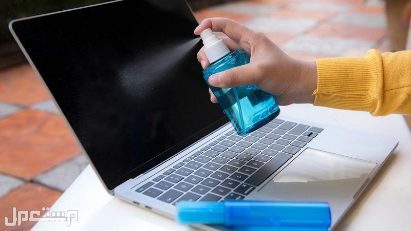5 نصائح مهمة للمحافظة على اللاب توب الخاص بك في اليَمَن تنظيف الشاشة 2