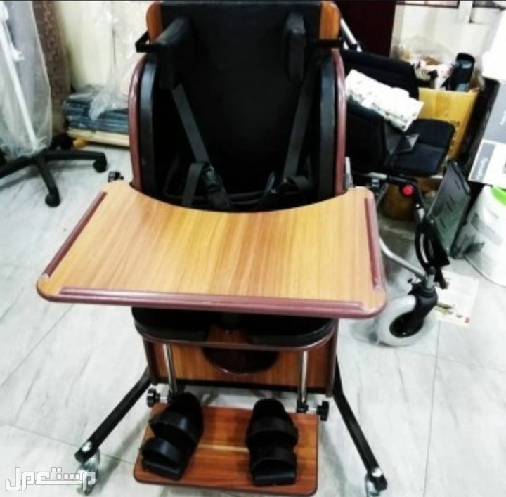 الكراسي المرتفعه  لجلوس ذوي الاحتياجات