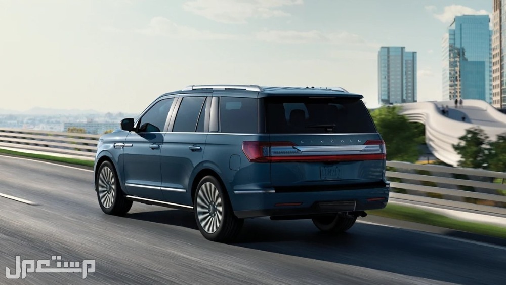 لينكولن نافيجيتور 2021 مواصفات - اسعار - صور لينكولن نافيجيتور من الخلف