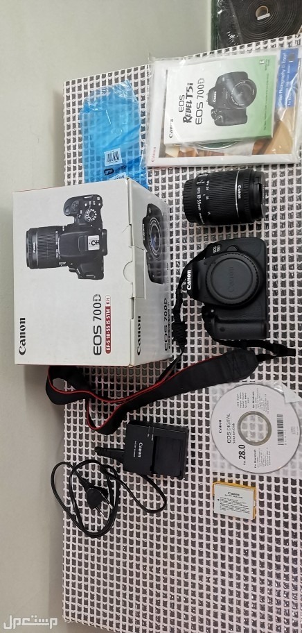 للبيع كاميرا كانون Eos D700 صنع في اليابان
