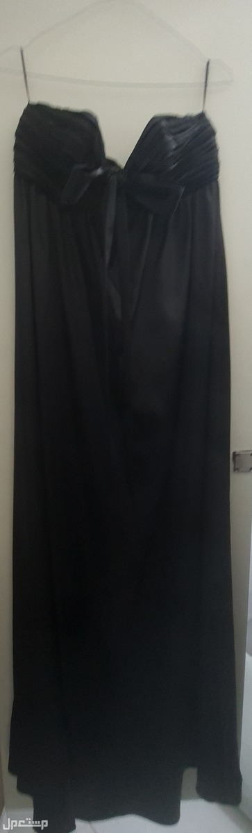 فستان أسود للبيع في العين من الأمام