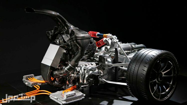 ما الذي يجعل Mercedes-Benz AMG One تستحق 2.7 مليون دولار