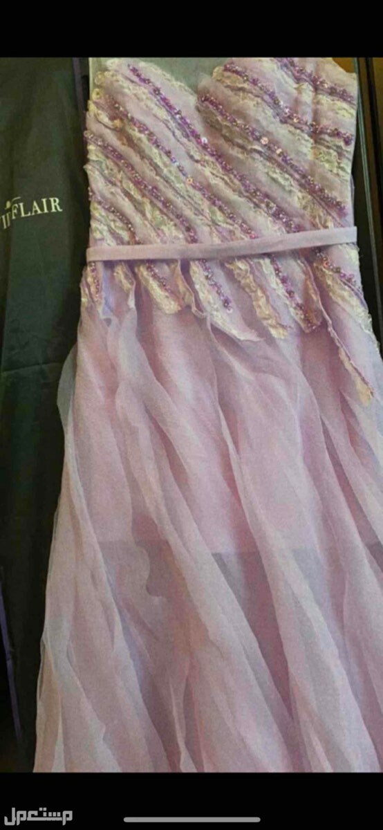 فستان ماركة Vividflair في الرياض بسعر ألف ريال سعودي قابل للتفاوض بطانه الفستان لنص الفخذ والباقي شفاف تل
