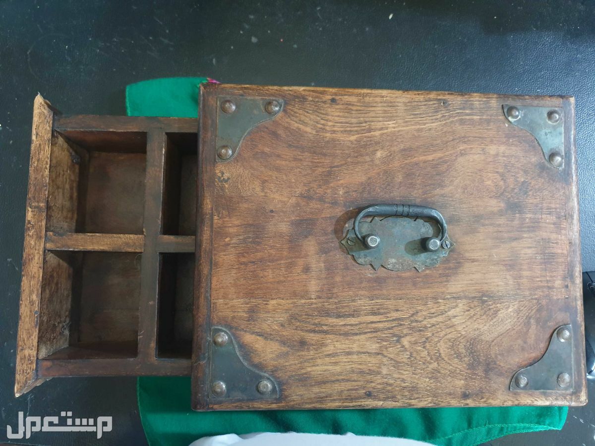 صندوق عامل صراف قديم من الخشب