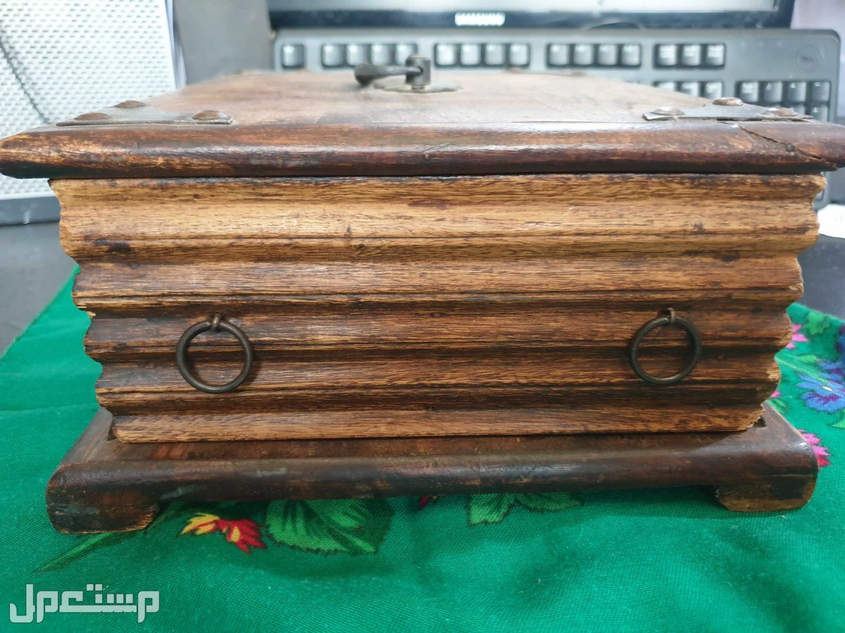 صندوق عامل صراف قديم من الخشب الدرج بمسكات للفتح