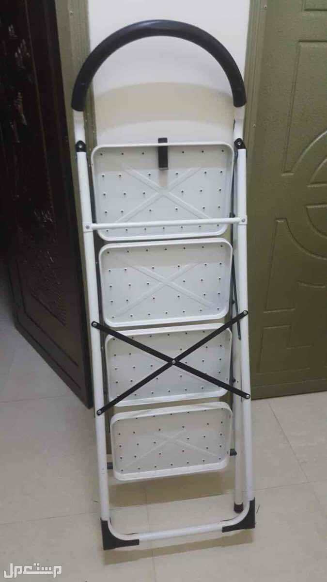 ladder - سلم  ماركة Home center في مسقط بسعر 15 ريال عماني قابل للتفاوض
