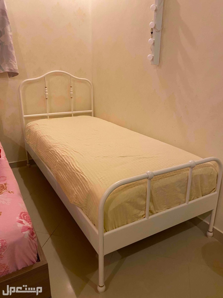 سرير ايكيا ماركة ايكيا مع مرتبه طبيعفي جدة بسعر 1750 ريال سعودي