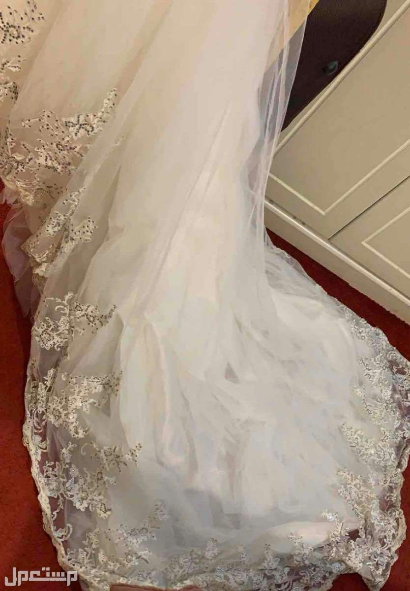 فستان زواج اللون اوف وايت + مع طرحه مشغوله من الجهتين