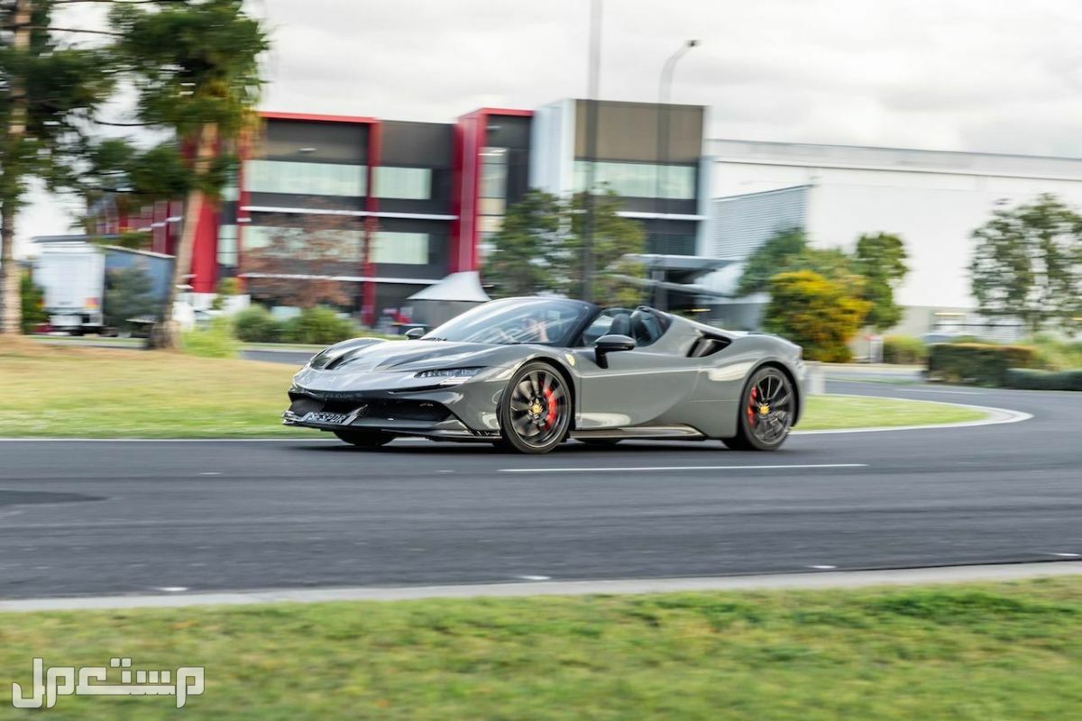 مراجعة فيراري 2022 SF90 Spider فيراري 2022 SF90 Spider