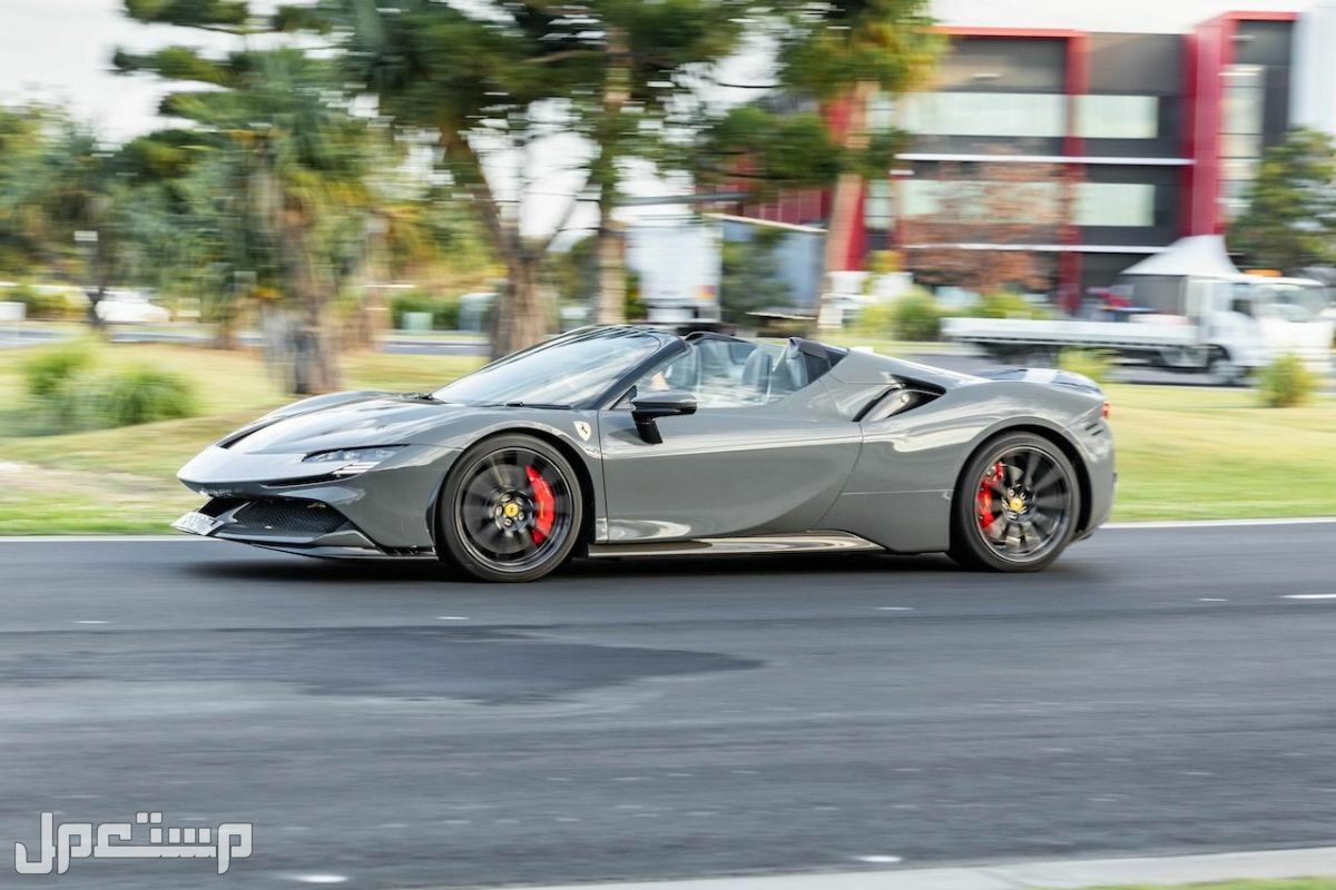 مراجعة فيراري 2022 SF90 Spider فيراري 2022 SF90 Spider