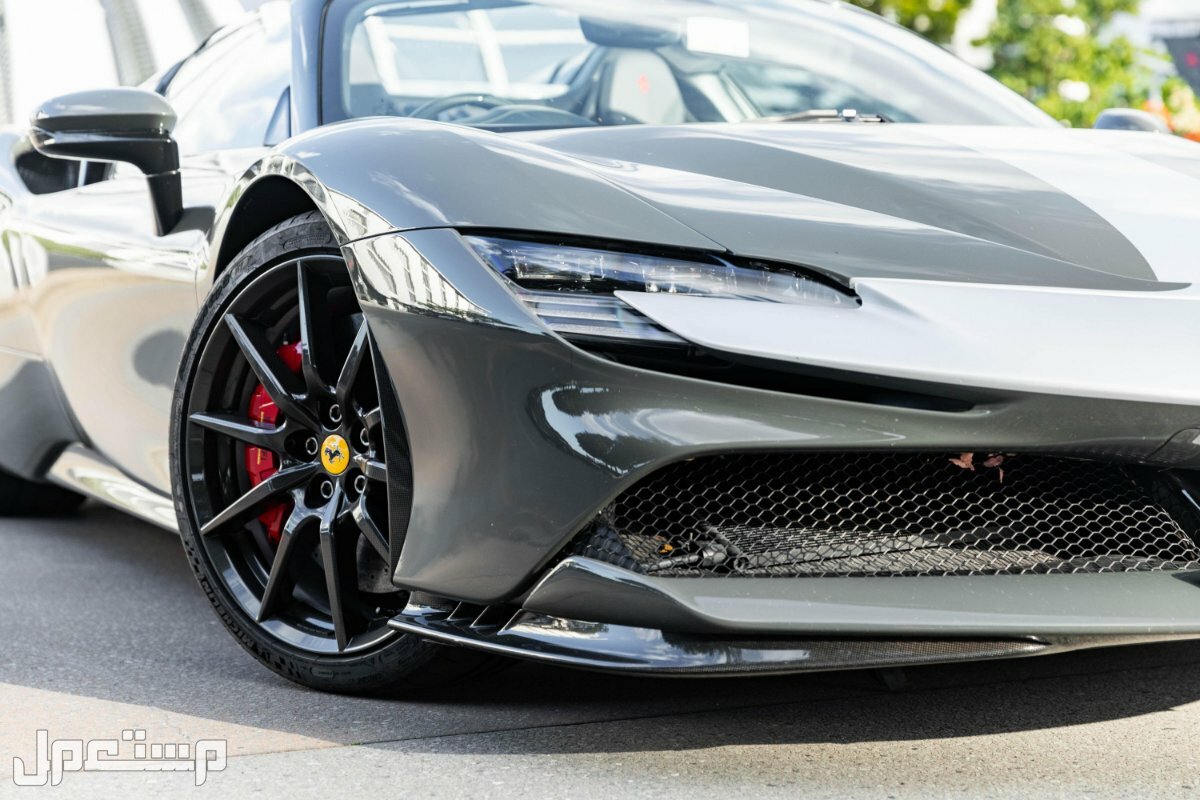 مراجعة فيراري 2022 SF90 Spider فيراري 2022 SF90 Spider