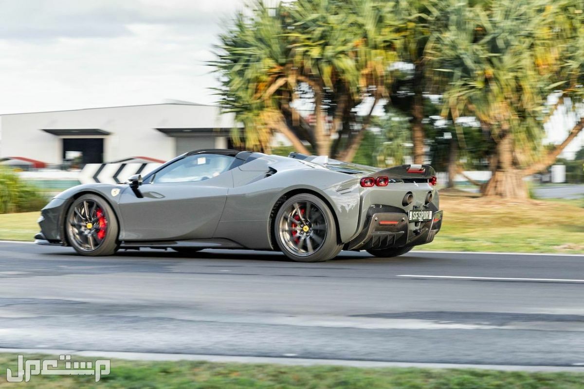 مراجعة فيراري 2022 SF90 Spider فيراري 2022 SF90 Spider