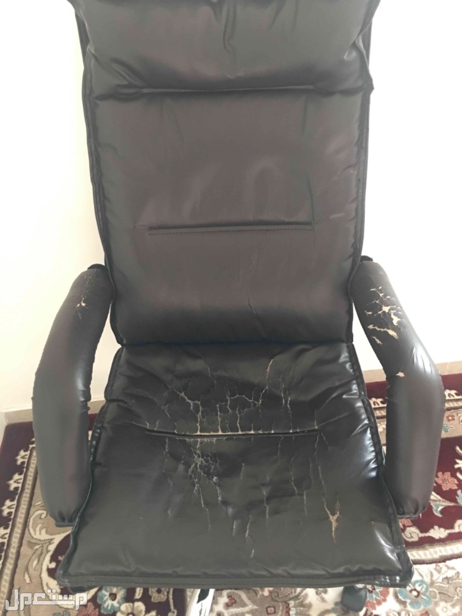 كرسي جلد في جدة بسعر 90 ريال سعودي