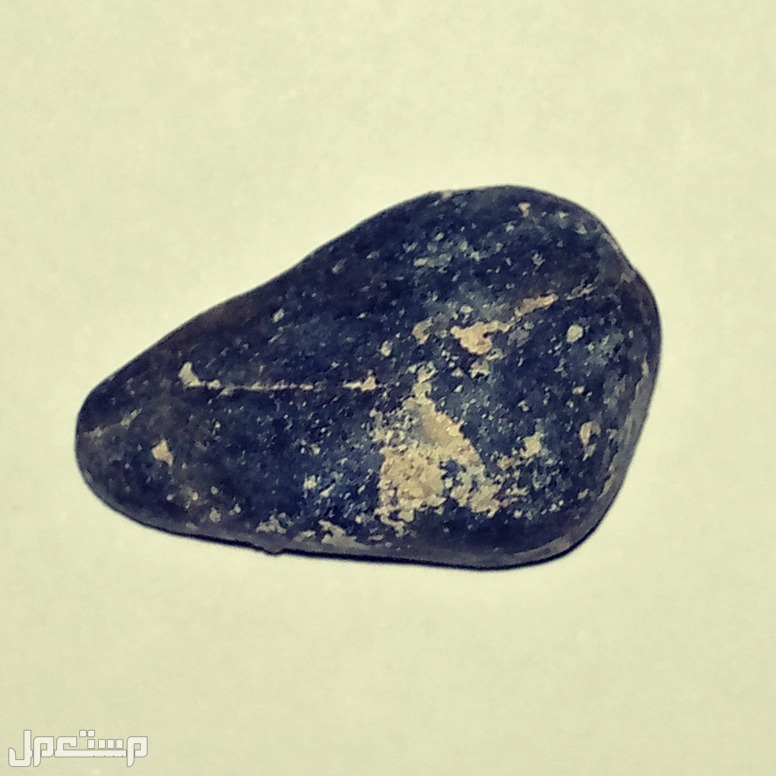 نيزك قمرى Chondrite Rumirite R3/5 تعتبر واحدة من أندر الكوندريتات إلى جانب الكانغاريت،بقشرة الاحترك وخطوط الاحتكاك بالغلاف الجوى ،فرصة تمتلك شئ نادر