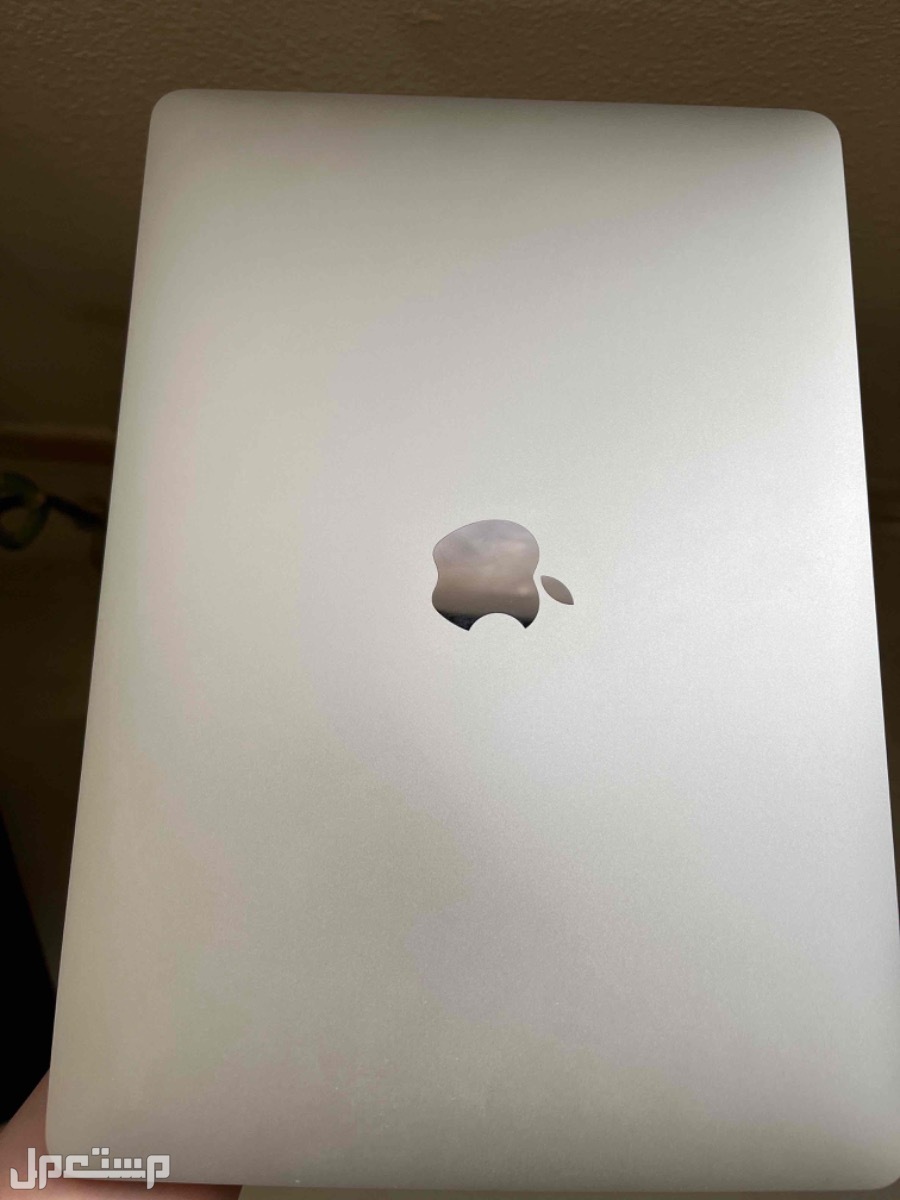 للبيع جهاز MacBook Air M1 بمعالج آبل M1