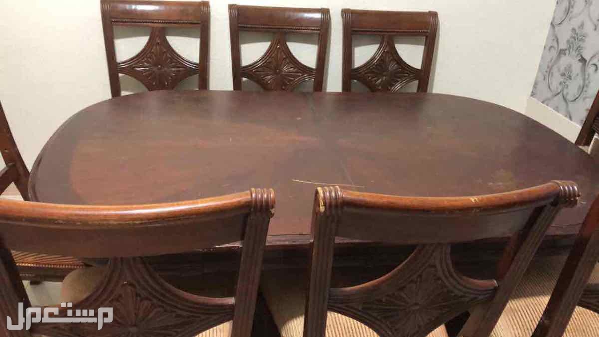 طاولة خشب نظيفة بسعر 1500 ﷼