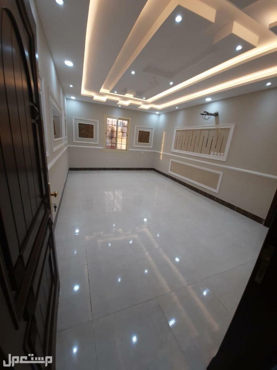 شقة خمس غرف للبيع في مريخ - جدة بسعر 500 ألف ريال سعودي