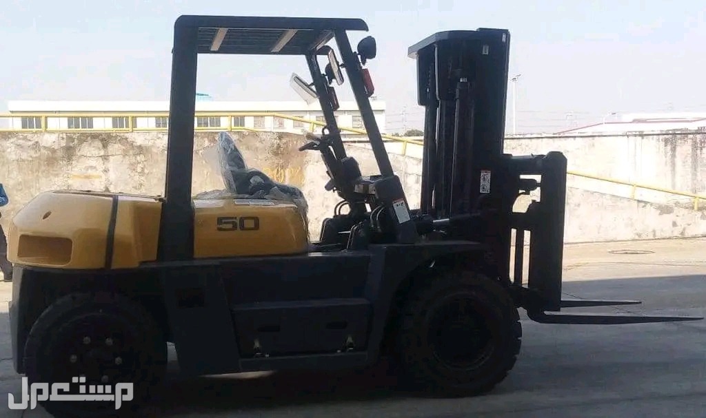 Forklift for rent in Medina  ماركة TCM في المدينة المنورة بسعر 800 ريال سعودي قابل للتفاوض