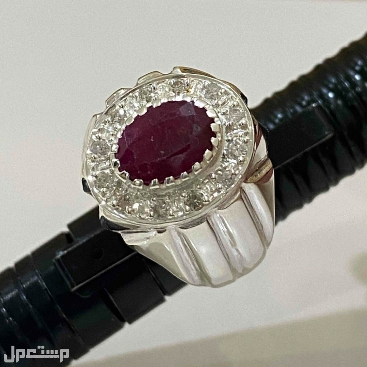 الخاتم الملكي الراقي ياقوت أفريقي مرصع الماس في المدينة المنورة بسعر 2500 ريال سعودي