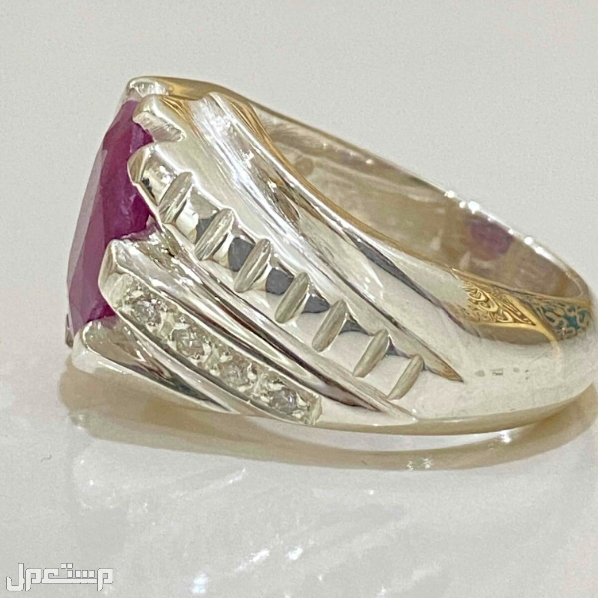 خاتم ياقوت الافريقي الطبيعي مرصع الماس في المدينة المنورة بسعر 1950 ريال سعودي