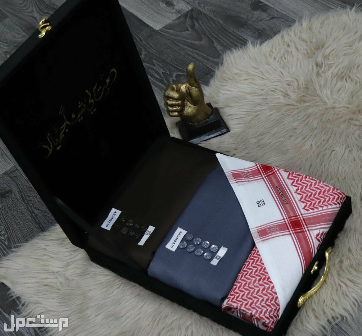 🕊 *طقم/رجالي شتوي 🔥 *🕊  🕊*اثنين اقمشه شتوي تصميم ماركات👇🏻* ♥️جفنشي/شانيل/مونت بلاك//♥️ ♥️ثمانيه ازارير مع الوقو باسم الماركة♥️ شماغ رجالي تصميم ماركات عالميه* ♥️جفنشي/شانيل/مونت بلانك