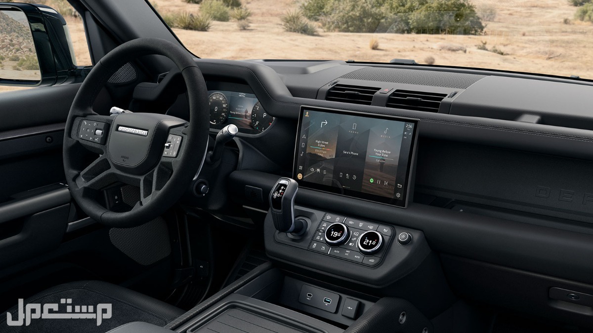 صور ومواصفات سيارة لاند روفر ديفندر  V8 الجديدة لاند روفر ديفندر  V8 من الداخل