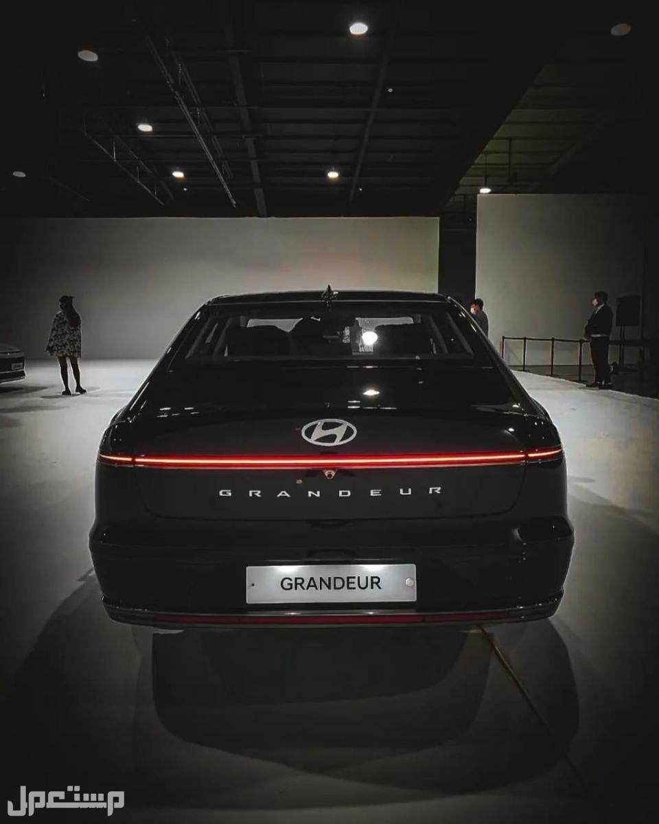 صور هيونداي أزيرا 2023 أحدث إصدارات Hyundai أزيرا 2023 من الخلف