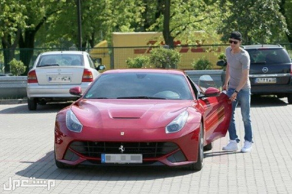 سيارات ليفاندوفسكي لاعب منتخب بولندا في كاس العالم 2022 في السعودية