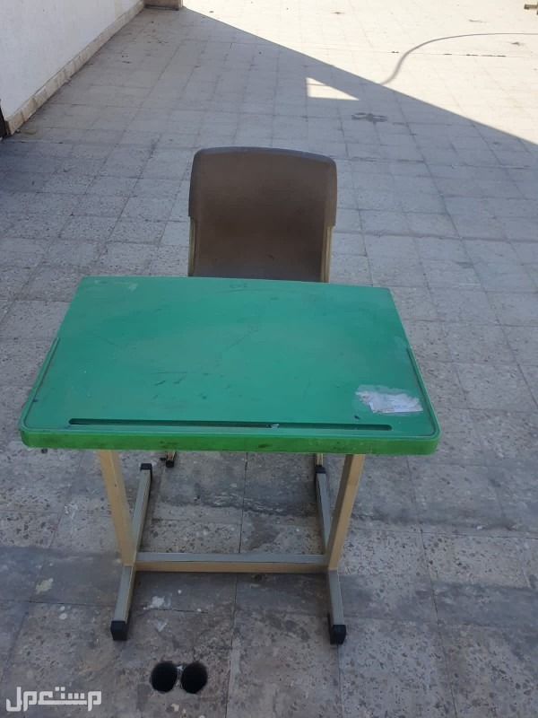 طاولات وكراسي مدرسية استعمال بالرياض