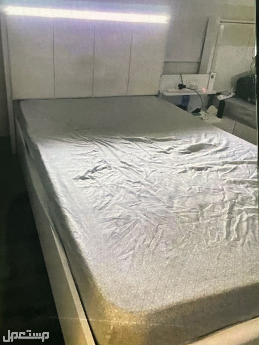 سرير مع مرتبة سعر 450 ريال سعودي قابل للتفاوض