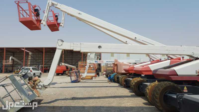 man lift and scissor lift for rent  cranes forklifts في الدرعية