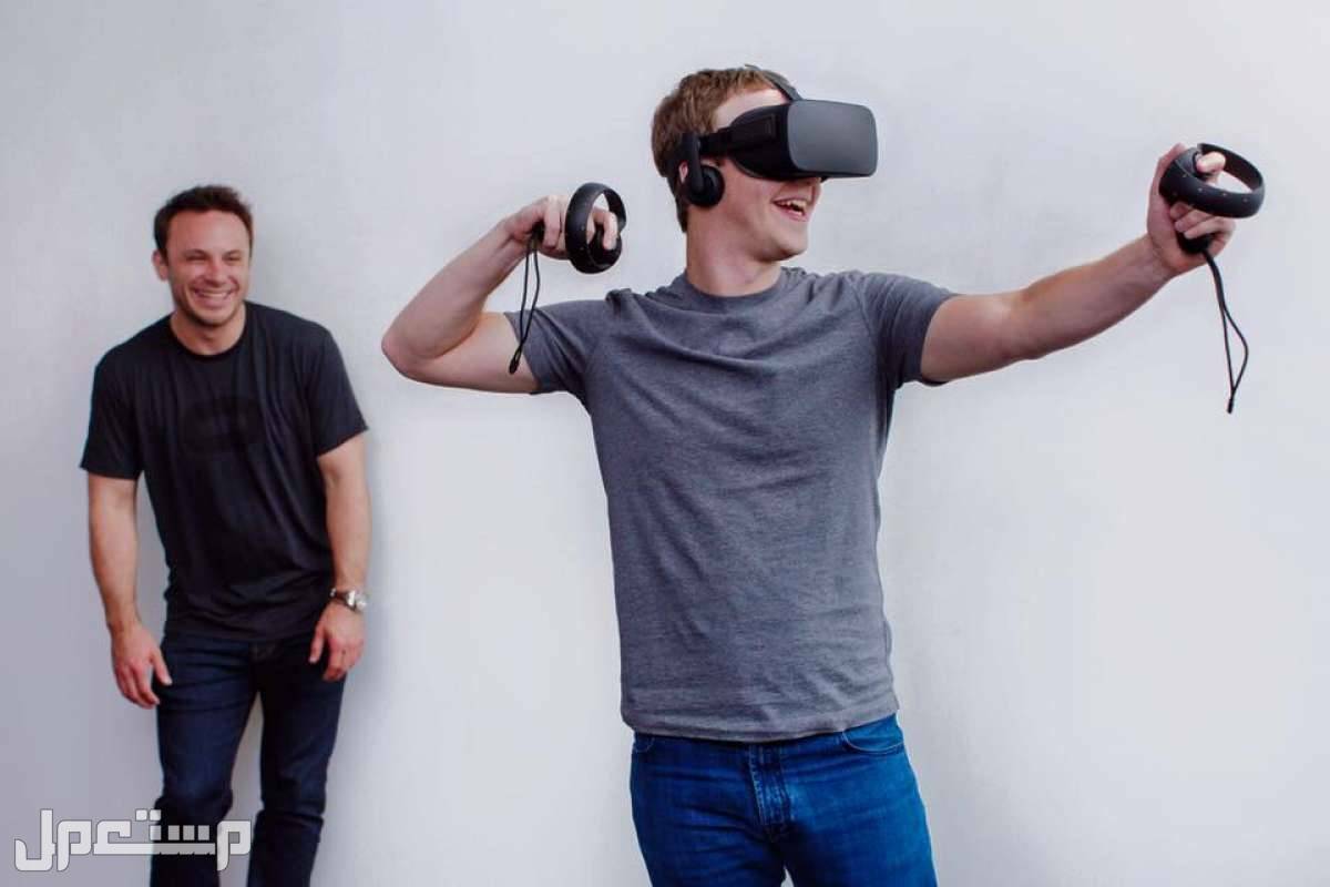 سعر نظارات الواقع الافتراضي VR BOX ومواصفاتها في الجزائر مارك زوكربيرغ أثناء تجربة النظارة