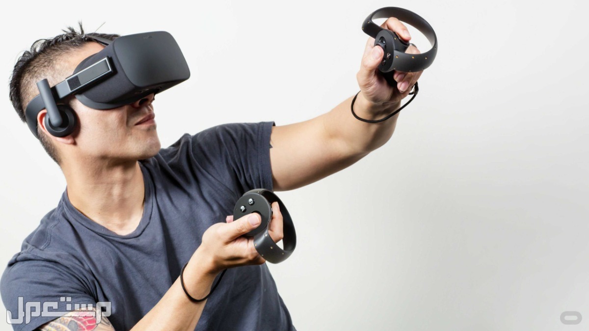 سعر نظارات الواقع الافتراضي VR BOX ومواصفاتها في الجزائر لاعب يرتدي نظارة VR